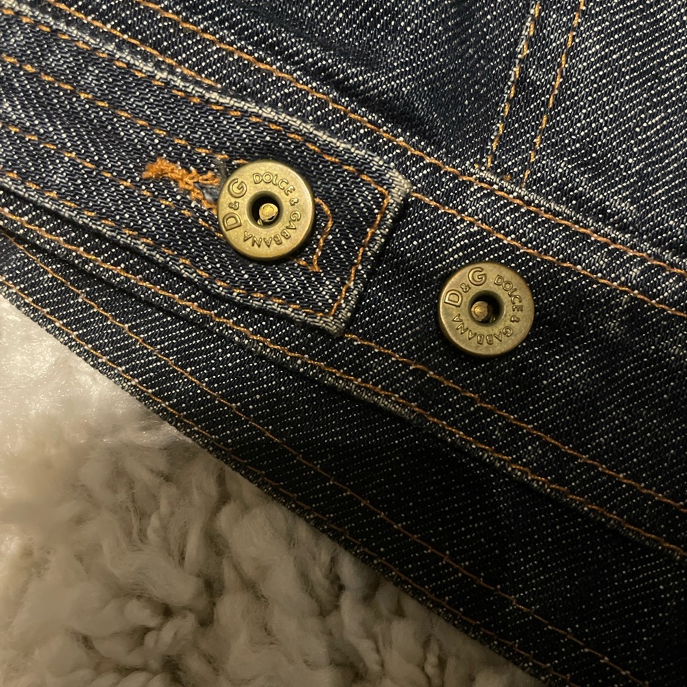 It’s vintage Dolce & Gabbana, classic denim bolero jacket! True treasure!